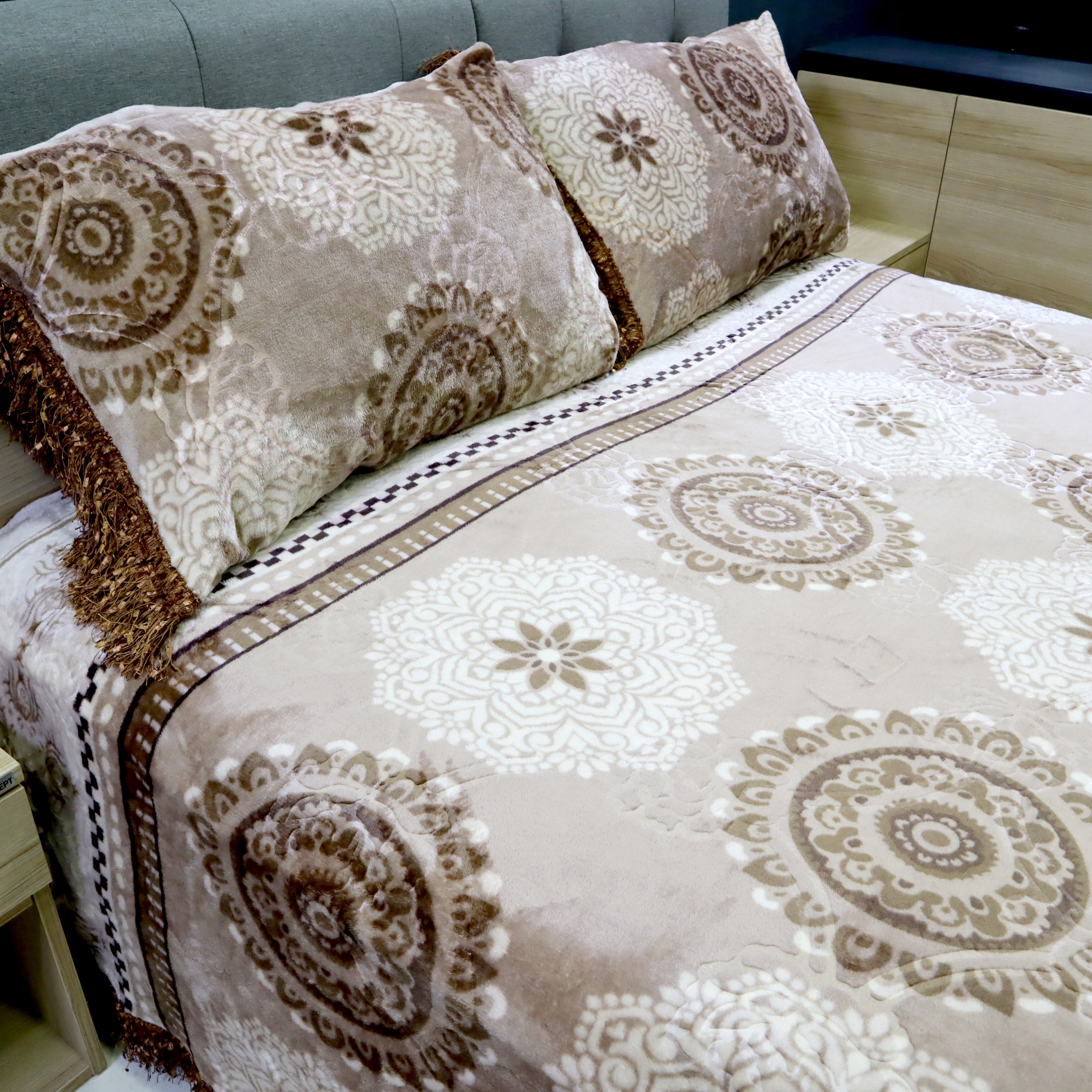 Fluffy 3 Pieces Bed Set- Sandy