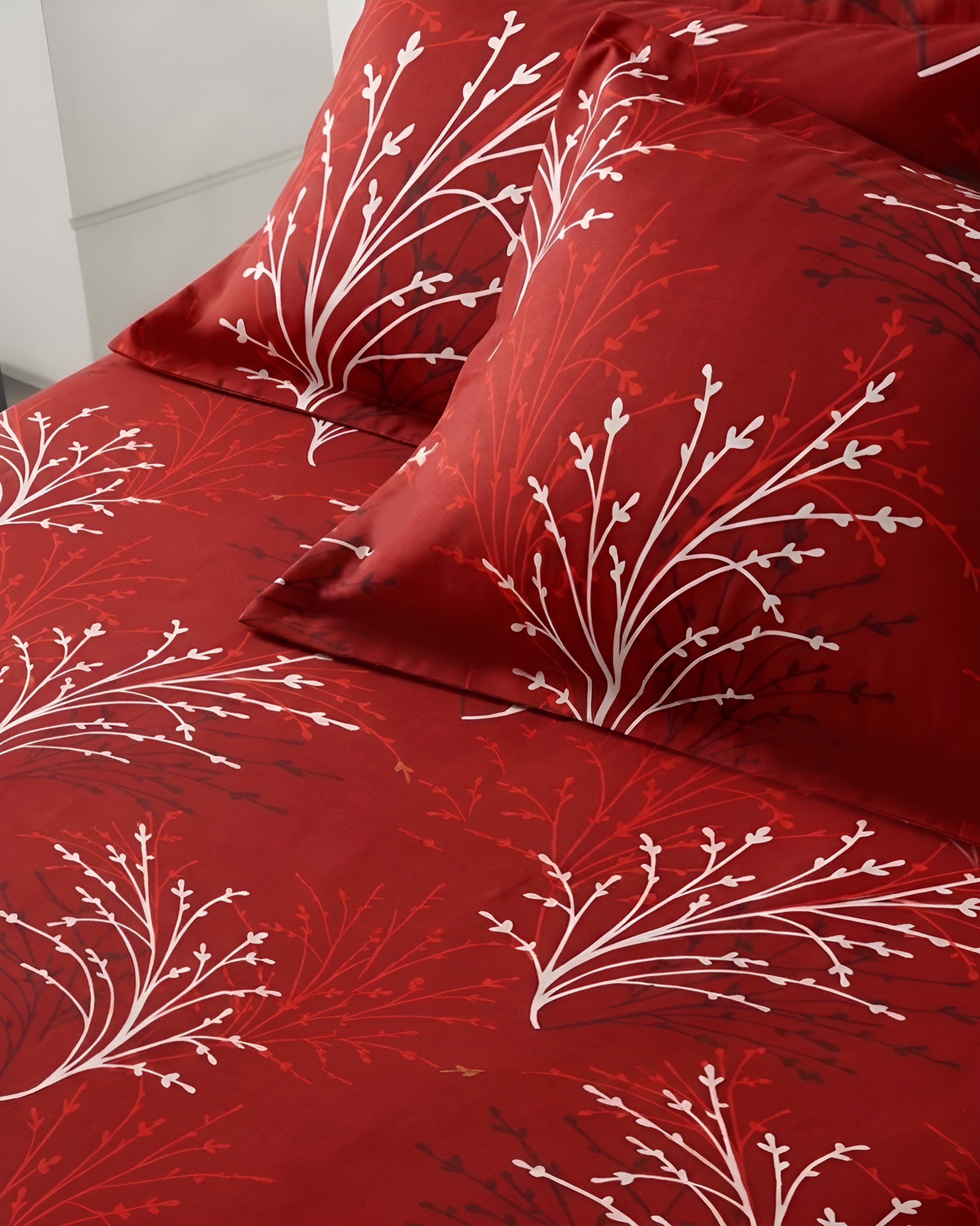 Fantasy Fitted Bed Sheet - Redfrost